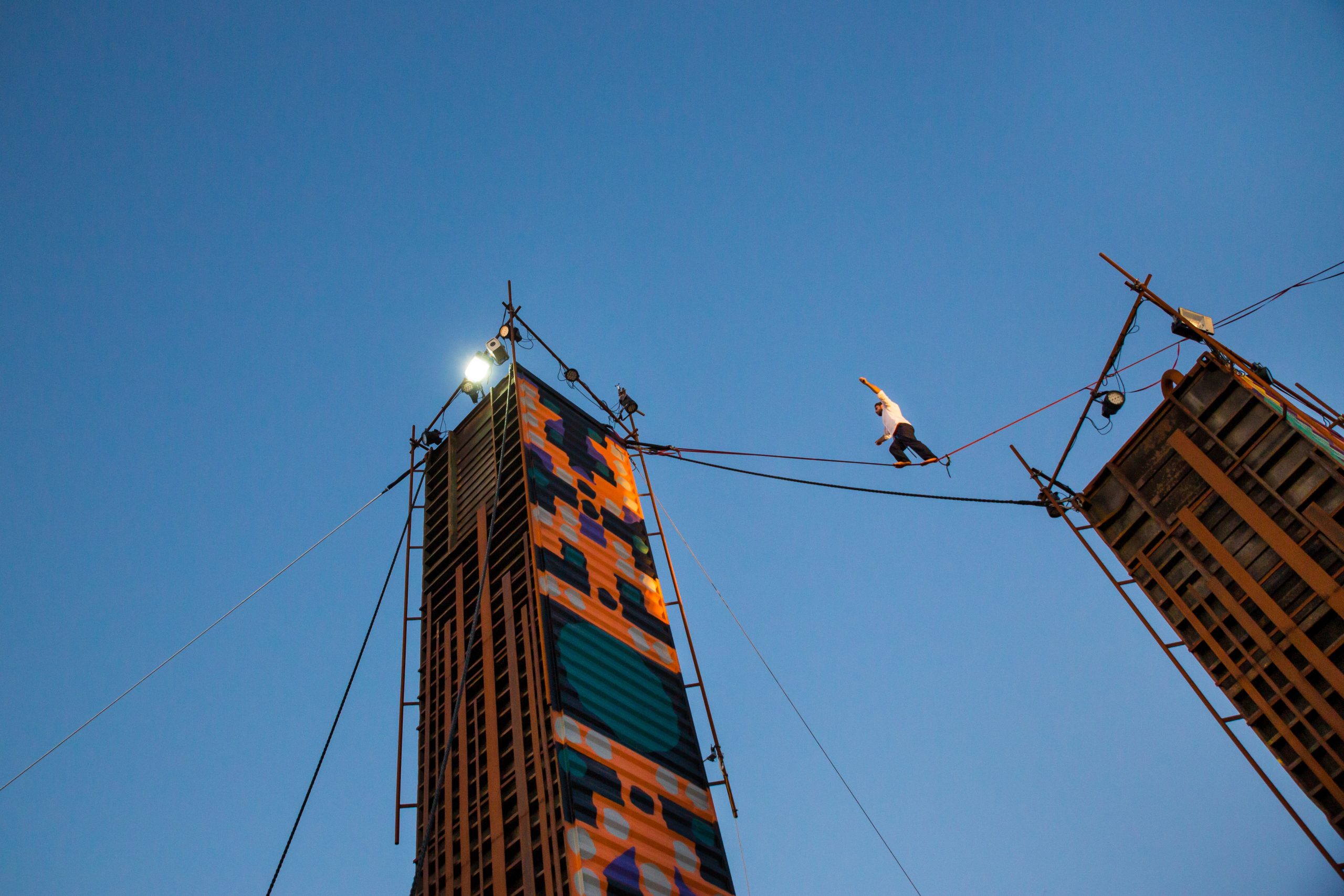 Photos : « Solstice » la performance d’Ezra & Théo Sanson à Transfert