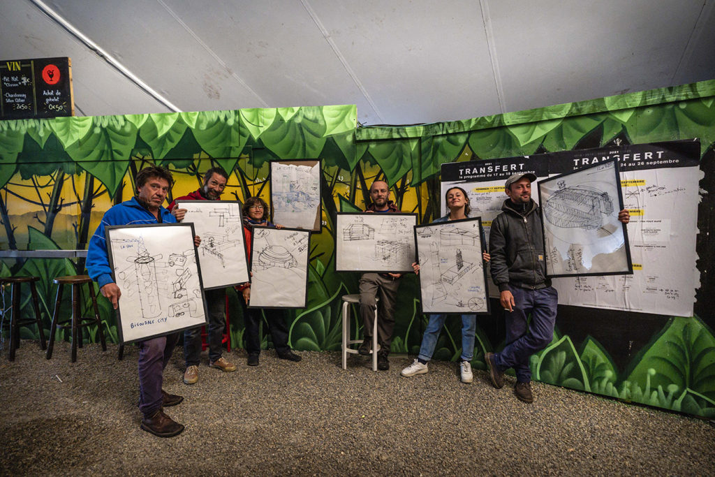 L’équipe du workshop le dernier jour sur le site de Transfert © Jérémy Jéhanin